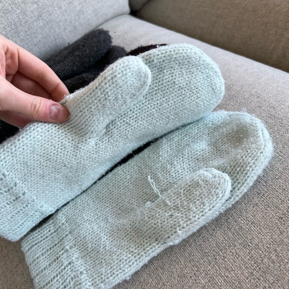 3 Aritzia mitten bundle!! - Picture 4 of 4
